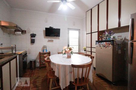 Casa à venda com 220m², 3 quartos e 2 vagasCozinha