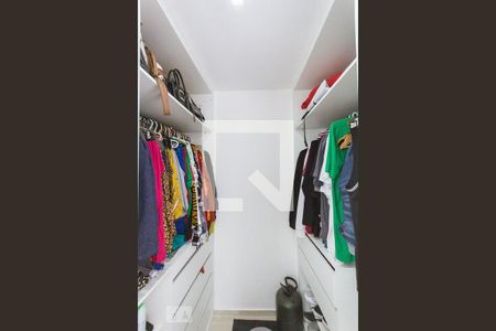Casa de condomínio à venda com 180m², 3 quartos e 2 vagas Casa de condomínio à venda com 180m², 3 quartos e 2 vagasSuíte - closet