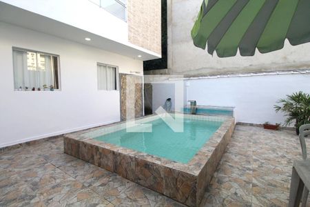 Casa de condomínio à venda com 180m², 3 quartos e 2 vagas Casa de condomínio à venda com 180m², 3 quartos e 2 vagasPiscina (área externa)