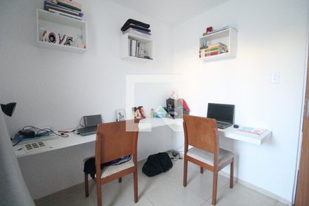 Casa de condomínio à venda com 180m², 3 quartos e 2 vagasQuarto 2 - escritório