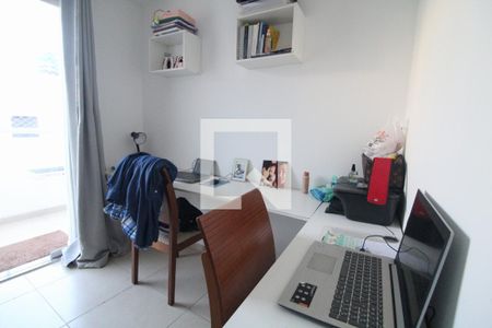 Casa de condomínio à venda com 180m², 3 quartos e 2 vagasQuarto 2 - escritório