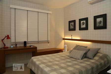 Apartamento à venda com 302m², 3 quartos e 4 vagasSuíte 2 