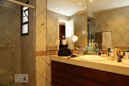 Apartamento à venda com 302m², 3 quartos e 4 vagasBanheiro da Suíte 3