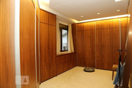 Apartamento à venda com 302m², 3 quartos e 4 vagasCloset da suíte 3