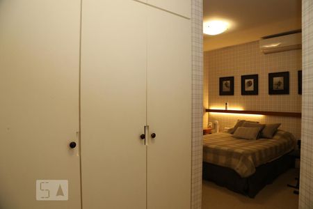 Apartamento à venda com 302m², 3 quartos e 4 vagasSuíte 2  