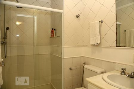 Apartamento à venda com 302m², 3 quartos e 4 vagasBanheiro da Suíte 2