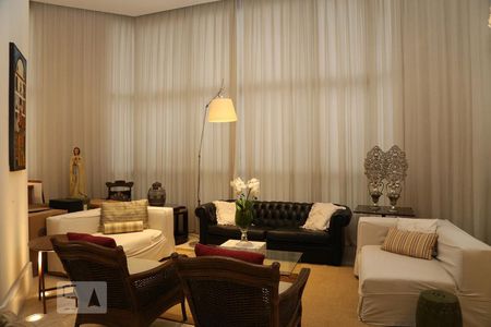 Apartamento à venda com 302m², 3 quartos e 4 vagasSala