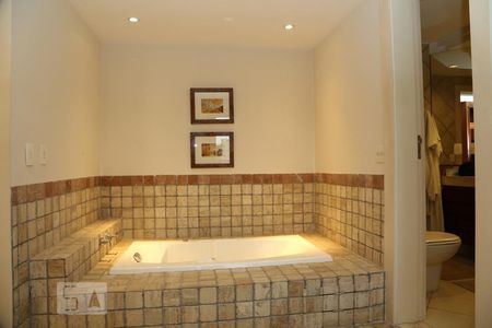 Apartamento à venda com 302m², 3 quartos e 4 vagasbanheira