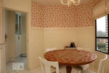 Apartamento à venda com 302m², 3 quartos e 4 vagasCopa