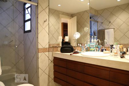 Apartamento à venda com 302m², 3 quartos e 4 vagasBanheiro da Suíte 3