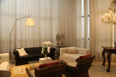 Apartamento à venda com 302m², 3 quartos e 4 vagasSala