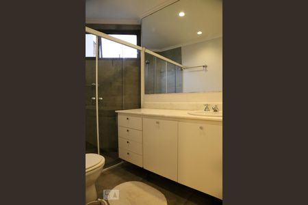 Apartamento à venda com 302m², 3 quartos e 4 vagasBanheiro da Suíte 1