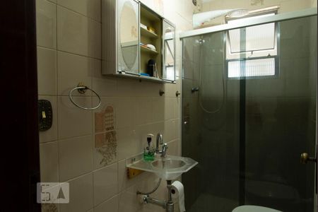 Casa à venda com 300m², 4 quartos e 2 vagas Casa à venda com 300m², 4 quartos e 2 vagasBanheiro