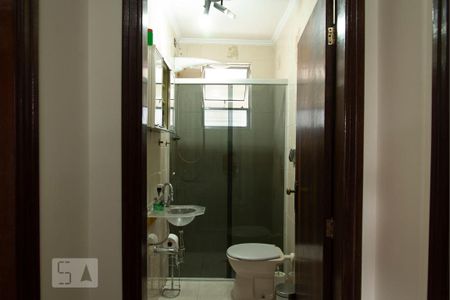 Casa à venda com 300m², 4 quartos e 2 vagas Casa à venda com 300m², 4 quartos e 2 vagasBanheiro