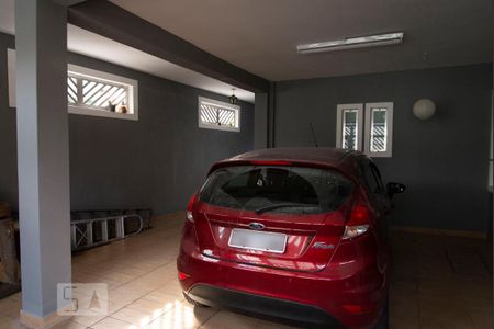 Casa à venda com 300m², 4 quartos e 2 vagas Casa à venda com 300m², 4 quartos e 2 vagasGaragem