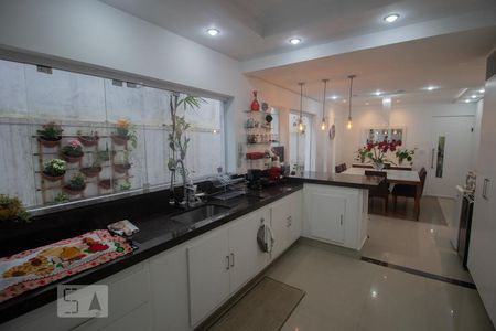 Casa à venda com 172m², 3 quartos e 2 vagasCozinha