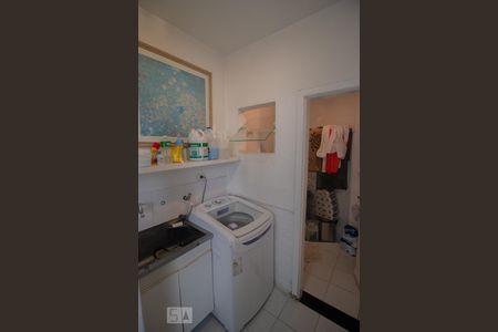 Casa à venda com 172m², 3 quartos e 2 vagasÁrea de Serviço