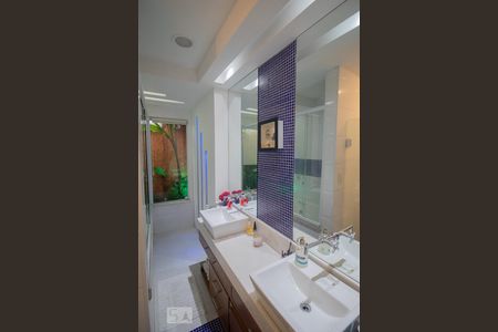 Casa à venda com 172m², 3 quartos e 2 vagasBanheiro da Suíte 2