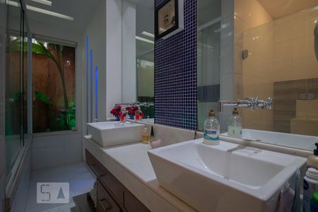 Casa à venda com 172m², 3 quartos e 2 vagasBanheiro da Suíte 2