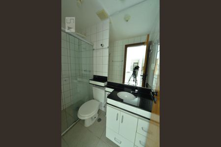 Banheiro de apartamento para alugar com 1 quarto, 45m² em Asa Norte, Brasília