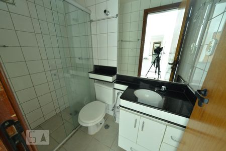 Banheiro de apartamento para alugar com 1 quarto, 45m² em Asa Norte, Brasília