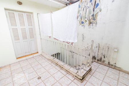 Casa à venda com 140m², 2 quartos e 1 vagaFundos