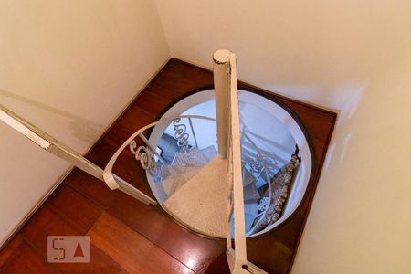 Casa à venda com 140m², 2 quartos e 1 vaga2o. Andar - Escadas