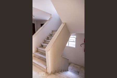 Apartamento para alugar com 153m², 3 quartos e 1 vaga Apartamento para alugar com 153m², 3 quartos e 1 vagaEscada