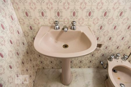 Apartamento para alugar com 153m², 3 quartos e 1 vaga Apartamento para alugar com 153m², 3 quartos e 1 vagaBanheiro da Suíte