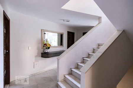 Apartamento para alugar com 153m², 3 quartos e 1 vaga Apartamento para alugar com 153m², 3 quartos e 1 vagaHall social