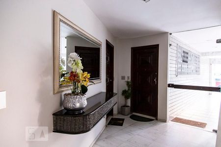 Apartamento para alugar com 153m², 3 quartos e 1 vaga Apartamento para alugar com 153m², 3 quartos e 1 vagaHall social