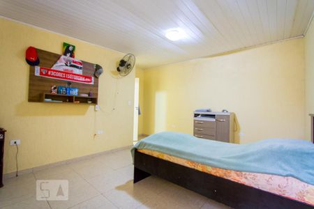 Casa à venda com 100m², 3 quartos e 2 vagas Casa à venda com 100m², 3 quartos e 2 vagasEdícula - Quarto