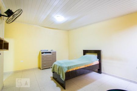 Casa à venda com 100m², 3 quartos e 2 vagas Casa à venda com 100m², 3 quartos e 2 vagasEdícula - Quarto