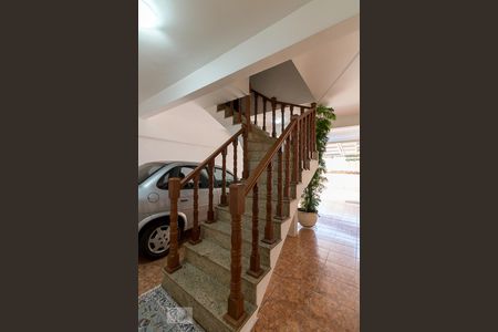 Casa à venda com 210m², 4 quartos e 6 vagasEscadas