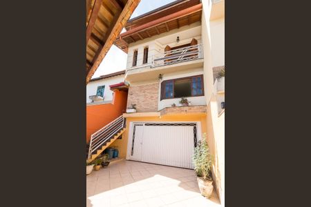 Casa à venda com 210m², 4 quartos e 6 vagasFachada da casa