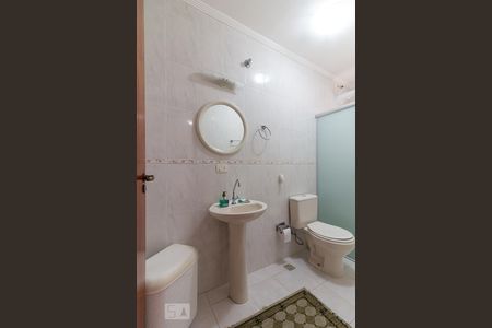 Casa à venda com 210m², 4 quartos e 6 vagasBanheiro quarto 4 suíte