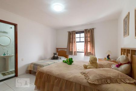 Casa à venda com 210m², 4 quartos e 6 vagasQuarto 4 suíte