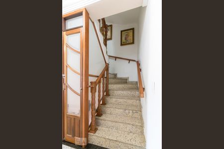 Escadas de casa à venda com 4 quartos, 210m² em Parque Renato Maia, Guarulhos