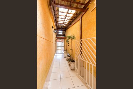 Casa à venda com 210m², 4 quartos e 6 vagasCorredor lateral externo