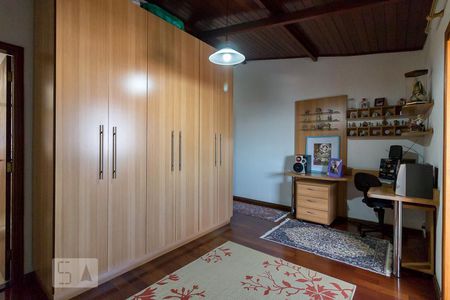 Casa à venda com 210m², 4 quartos e 6 vagasQuarto 3 suíte