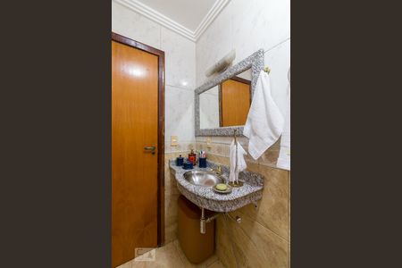 Casa à venda com 210m², 4 quartos e 6 vagasBanheiro quarto 1 suíte