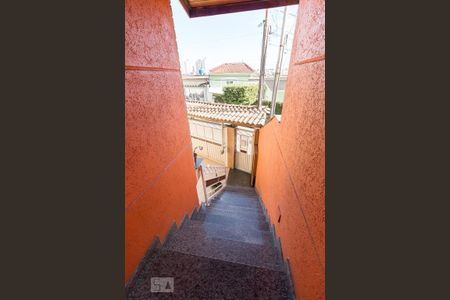 Casa à venda com 210m², 4 quartos e 6 vagasEscadas de entrada da casa