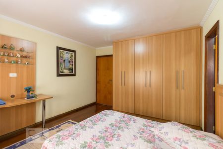 Casa à venda com 210m², 4 quartos e 6 vagasQuarto 2 suíte