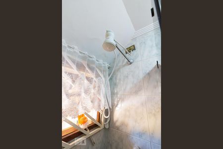 Casa à venda com 210m², 4 quartos e 6 vagasBanheiro de serviço - chuveiro