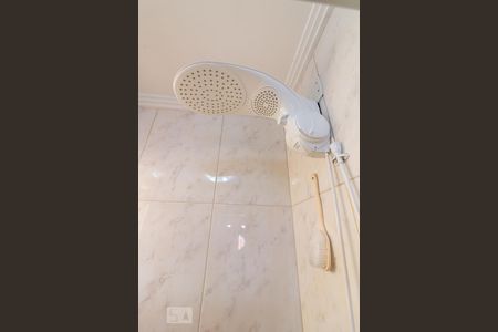 Casa à venda com 210m², 4 quartos e 6 vagasBanheiro quarto 1 suíte - chuveiro