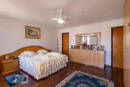 Casa à venda com 210m², 4 quartos e 6 vagasQuarto 1 suíte