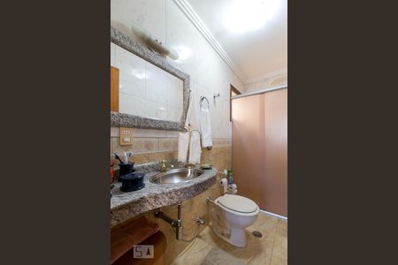 Casa à venda com 210m², 4 quartos e 6 vagasBanheiro quarto 1 suíte