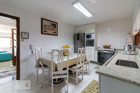 Casa à venda com 210m², 4 quartos e 6 vagasCozinha