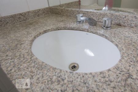 Apartamento à venda com 99m², 3 quartos e 2 vagasDetalhe Banheiro Suíte