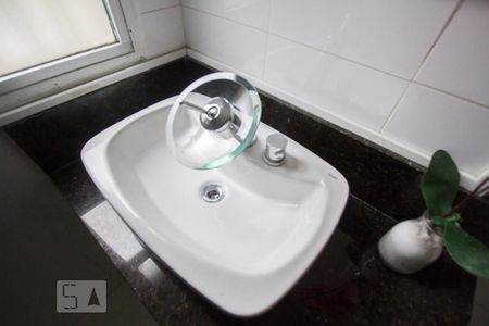 Apartamento à venda com 74m², 2 quartos e 1 vagaDetalhe Banheiro 